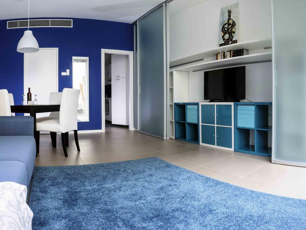 Comoloft Room photo